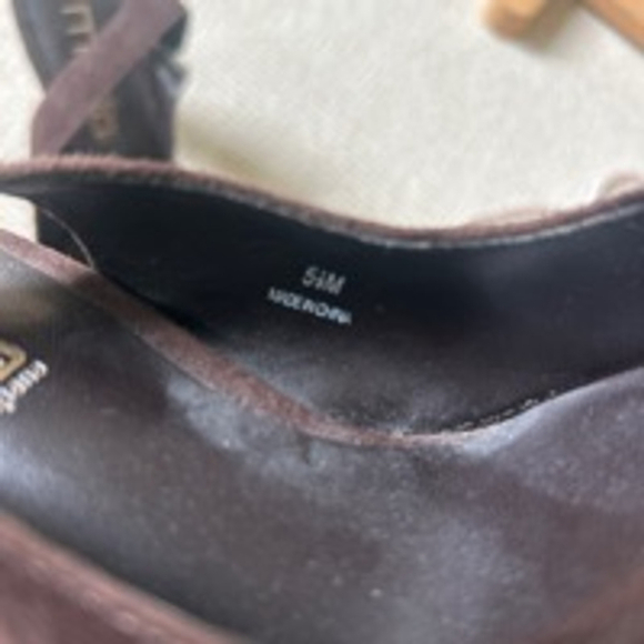 Women's Moda In Pelle Brown Suede Heels Size 5.5M - Picture 6 of 6